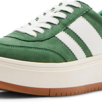 Women sports shoes are lightweight and ideal for running.